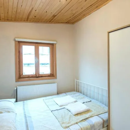 Stylish In Center Apartment *